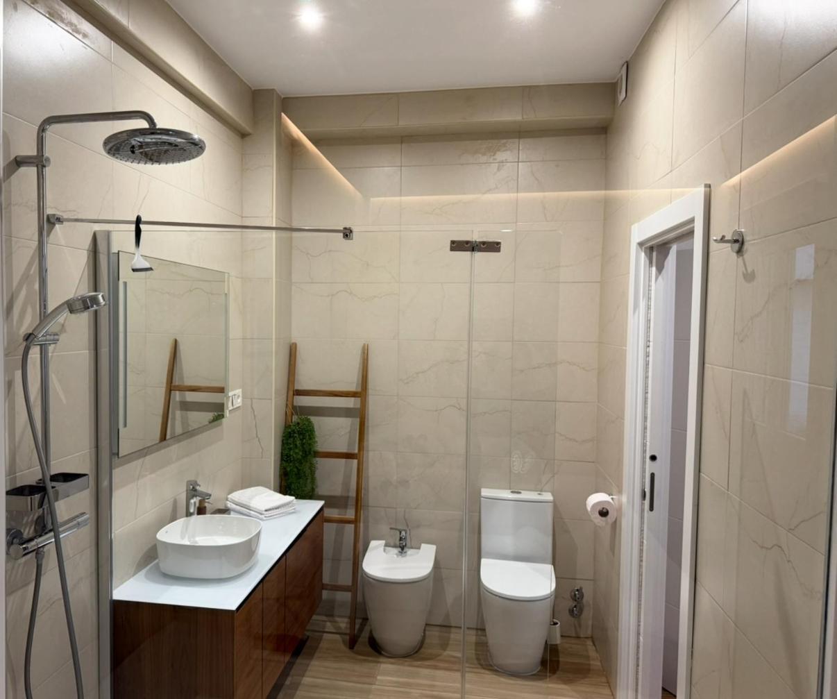 Apartamento Nuevo Lujoso Suites Centro Bilbao Wifi ,Parking Gratis المظهر الخارجي الصورة